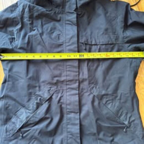 MEC Rain Jacket - Women's size L - Picture 5 of 6